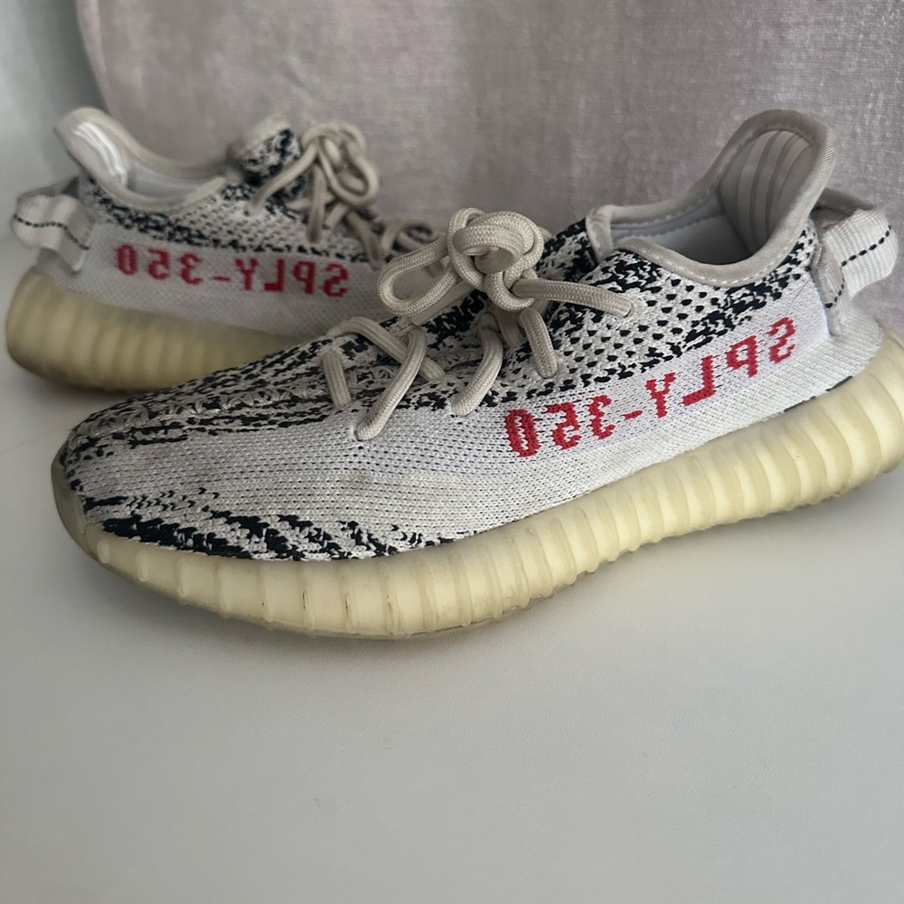 Yeezy 350’s “zebra”